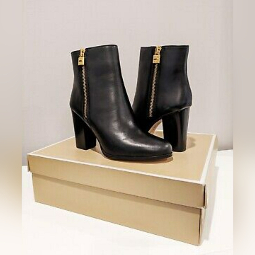 Michael Kors MK Leather Black Margaret Bootie Boots 9.5